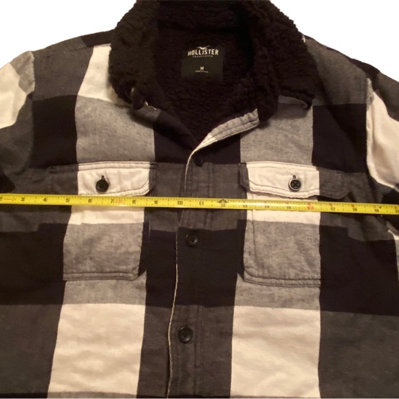 Women’s Hollister size M long sleeve plaid fleece jacket - Picture 3 of 5